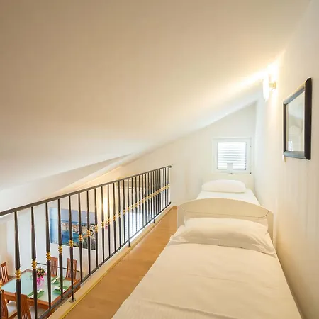 Apartment Duplex *
